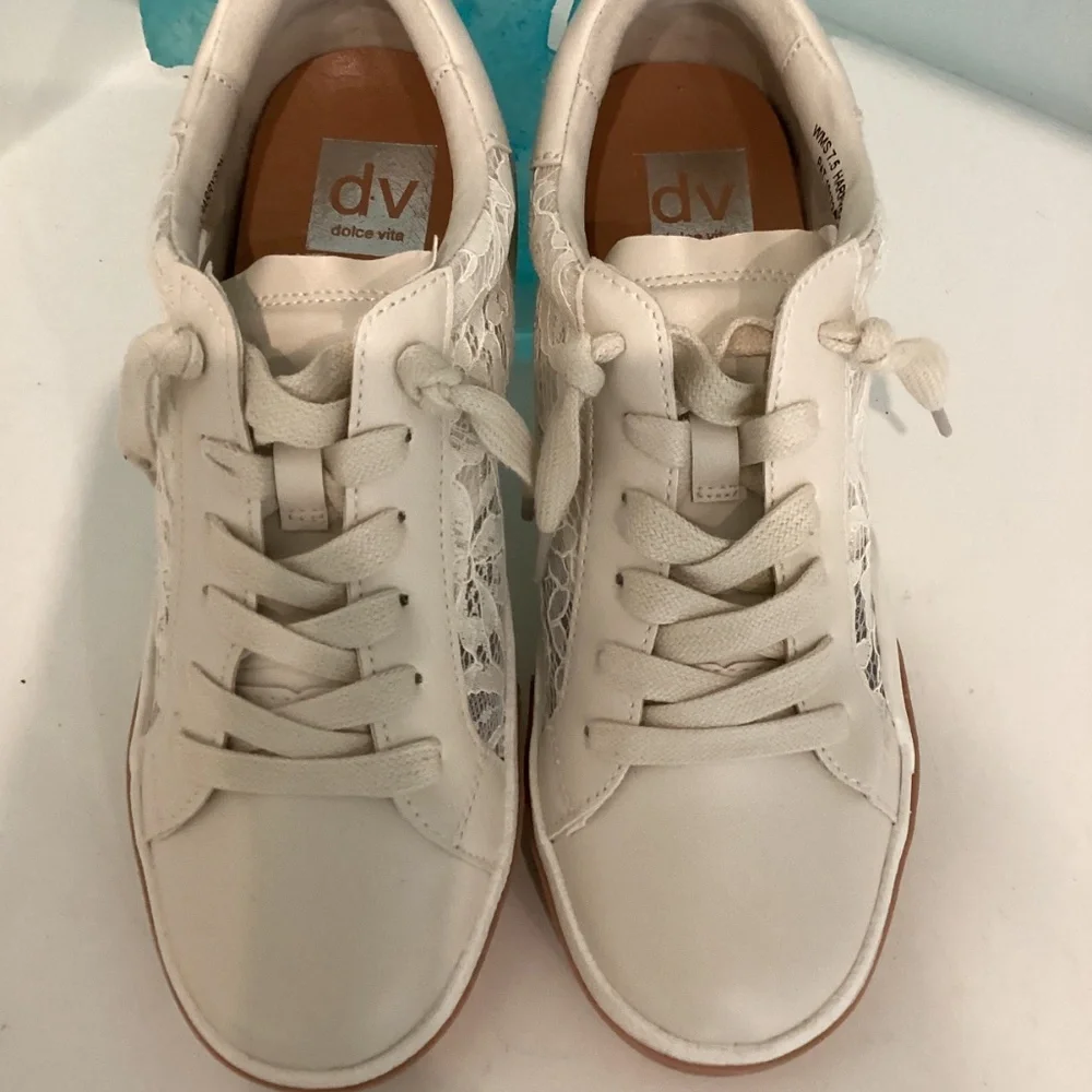 DV by Dolce Vita WMNs Ivory Lace Comfort Memory Foam Cushion Sneaker SZ 7.5 NWOB